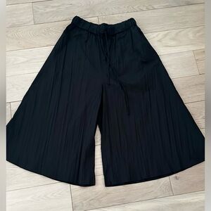 Zara gaucho wide leg black pants size xs/small